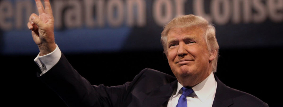 Clinton lead over Trump shrinks to margin-of-error: Bloomberg poll hero_image_main_2